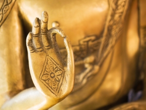 Mudra_Im Fluss sein_Lebesblume_goldene Hand Buddha_